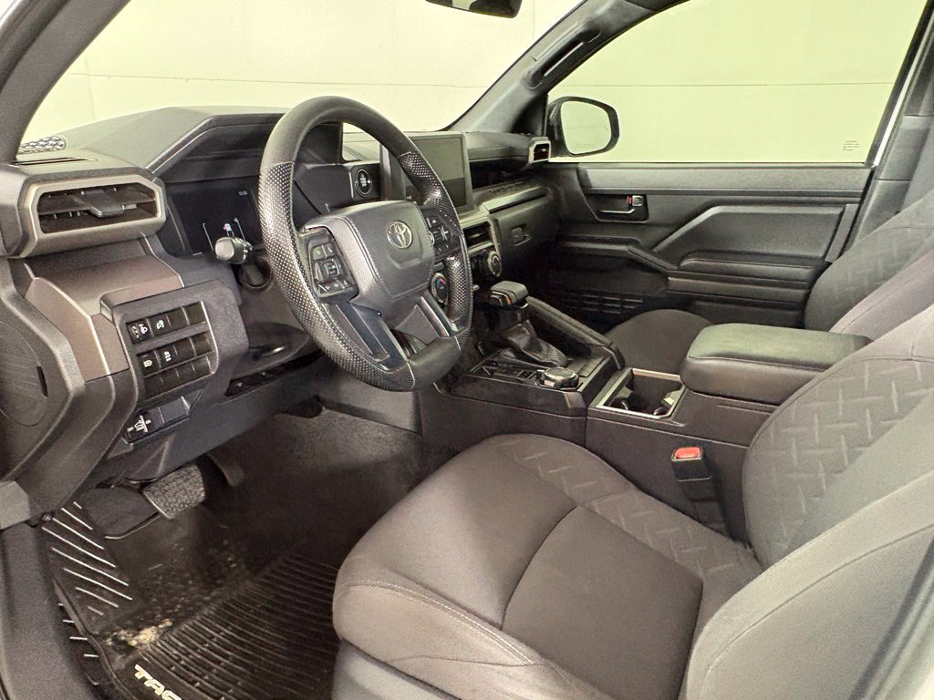 Used 2024 Toyota Tacoma SR5 AWD/4WD image 21