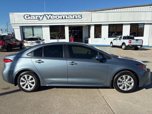 Used 2022 Toyota Corolla LE image 11