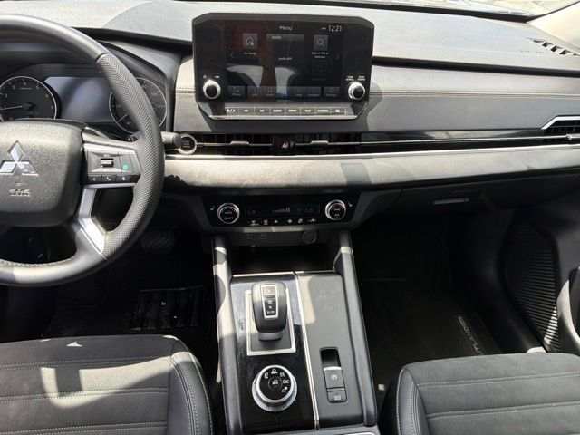 Used 2023 Mitsubishi Outlander SE FWD image 17