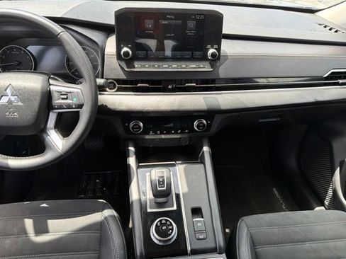 Used 2023 Mitsubishi Outlander SE FWD image 17