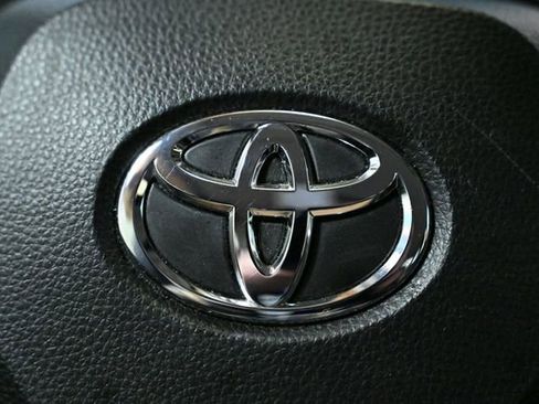 Used 2023 Toyota Corolla LE image 34