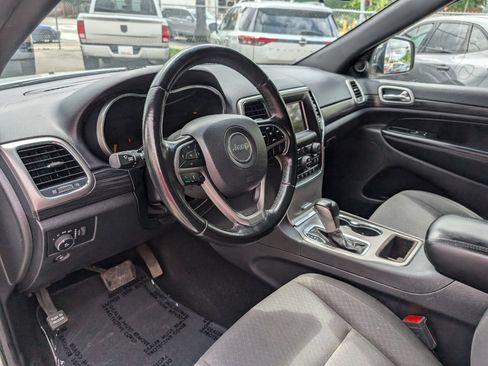 Used 2020 Jeep Grand Cherokee Laredo RWD image 12