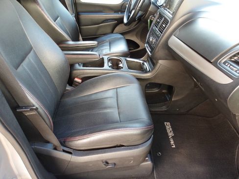 Used 2017 Dodge Grand Caravan GT FWD image 16