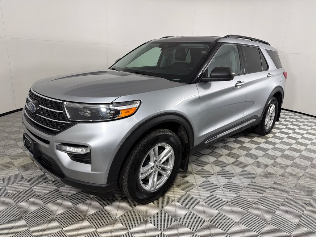 Used 2023 Ford Explorer XLT w/ Equipment Group 202A AWD/4WD image 5
