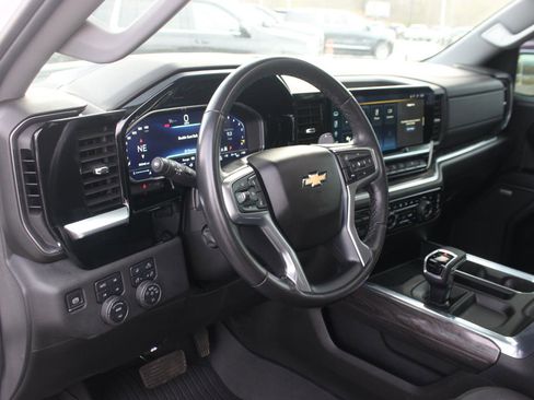Used 2023 Chevrolet Silverado 1500 LTZ w/ LTZ Premium Package image 17