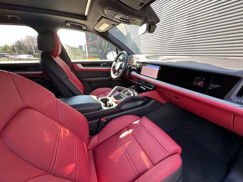 Used 2026 Porsche Cayenne S image 41