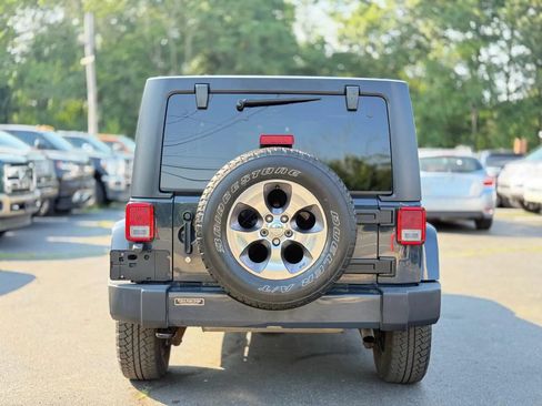 Used 2016 Jeep Wrangler Unlimited Sahara w/ Dual Top Group AWD/4WD image 6