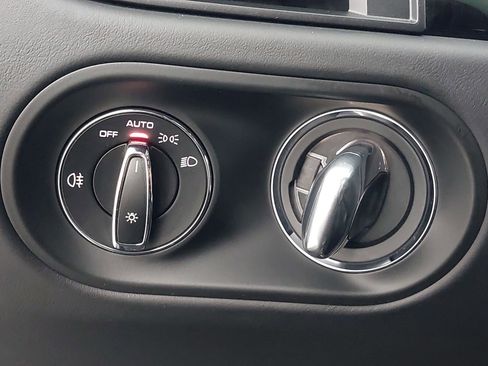 Used 2024 Porsche Macan Turbo w/ Premium Plus Package image 28