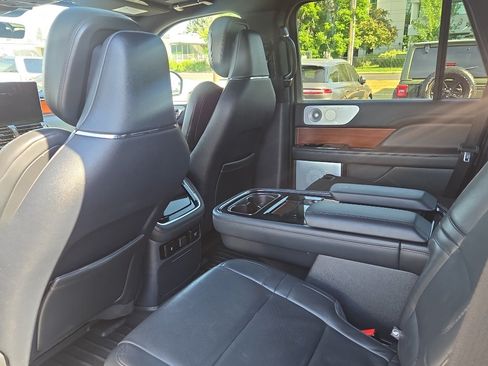Used 2022 Lincoln Navigator Reserve AWD/4WD image 14