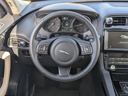 Used 2020 Jaguar F-PACE Premium image 19
