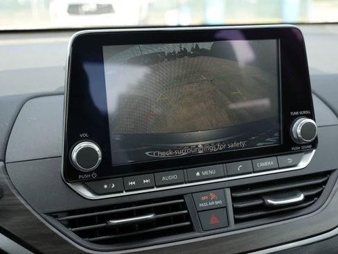 Used 2024 Nissan Altima 2.5 SV FWD image 11