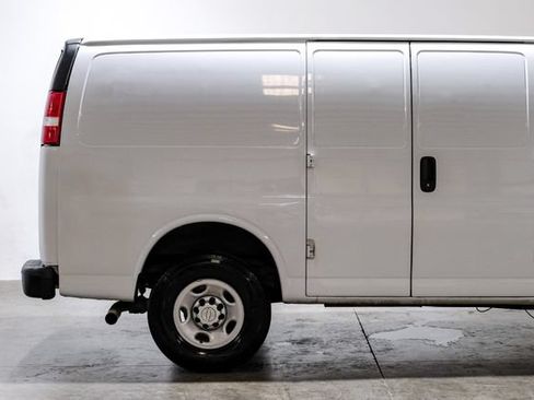 Used 2020 Chevrolet Express 2500 RWD image 18