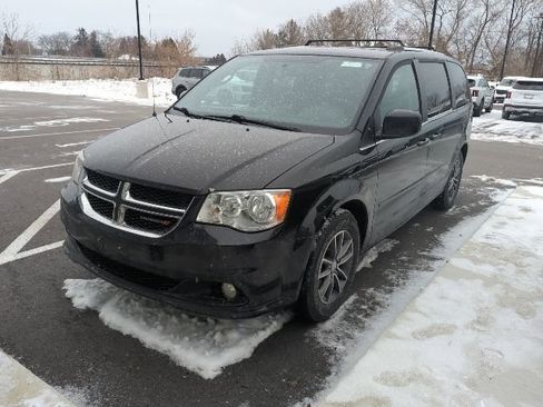 Used 2017 Dodge Grand Caravan SXT image 10