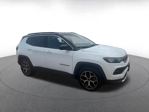 Used 2025 Jeep Compass Limited AWD/4WD image 2