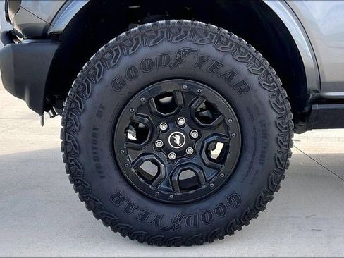 Used 2023 Ford Bronco Outer Banks image 9