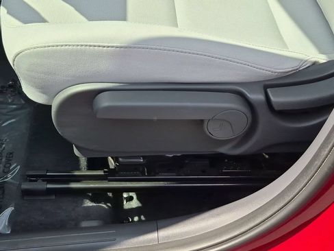 Used 2025 Hyundai Kona SE FWD image 15