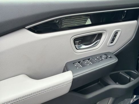 New 2025 Honda Pilot Touring image 38