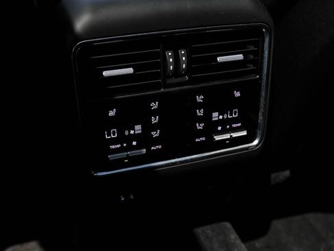 Used 2023 Porsche Cayenne Turbo AWD/4WD image 35