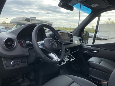 New 2026 Mercedes-Benz Sprinter 2500 image 9