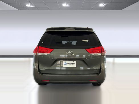 Used 2011 Toyota Sienna XLE FWD image 10