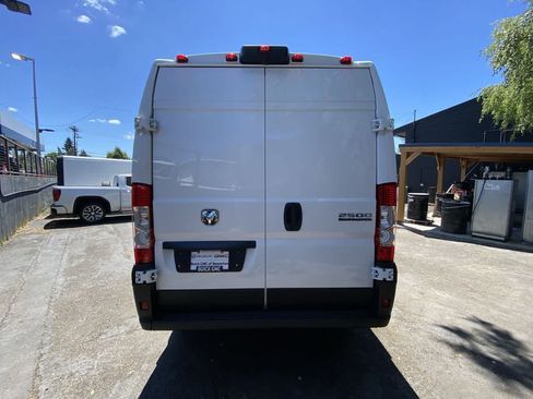 Used 2026 RAM ProMaster 2500 w/ Convenience Group FWD image 5