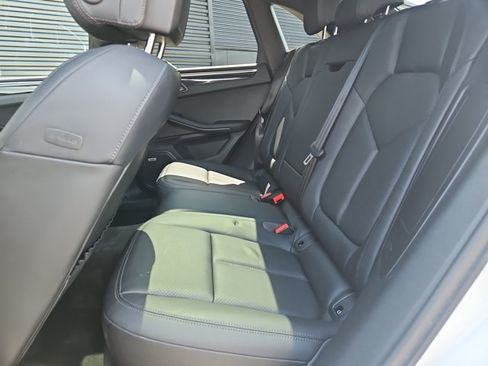 Certified 2021 Porsche Macan AWD/4WD image 21