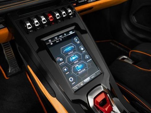 Used 2024 Lamborghini Huracan EVO image 22