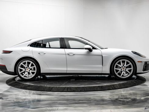 Used 2025 Porsche Panamera w/ Premium Package image 18