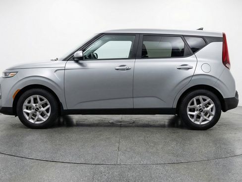 Used 2025 Kia Soul LX w/ LX Technology Package image 5