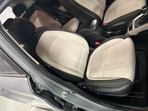 Used 2022 Hyundai Venue SEL FWD image 23
