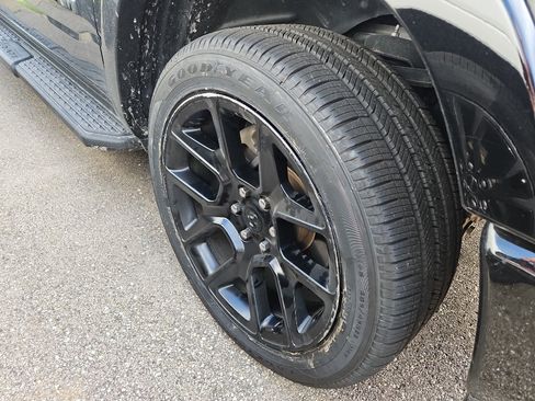 Used 2022 RAM 1500 Laramie AWD/4WD image 4