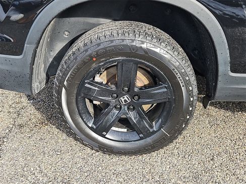 Certified 2022 Honda Ridgeline Black Edition image 9