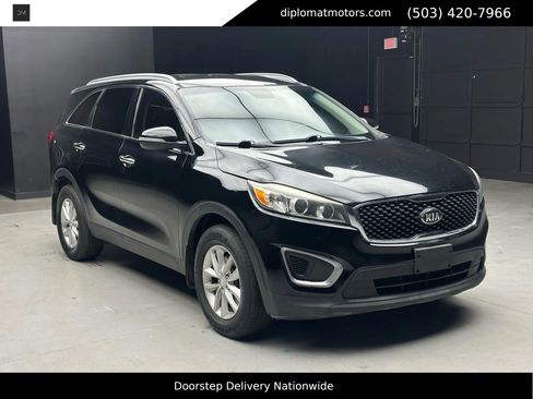 Used 2016 Kia Sorento LX Sport Utility 4D w/ LX Convenience Package image 8