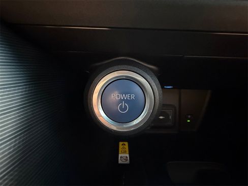 Used 2021 Toyota Venza XLE image 25