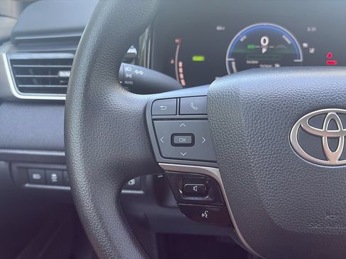Used 2025 Toyota Camry LE FWD image 18