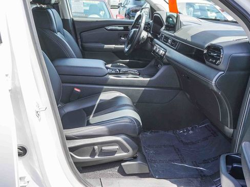Used 2023 Honda Pilot Touring image 12