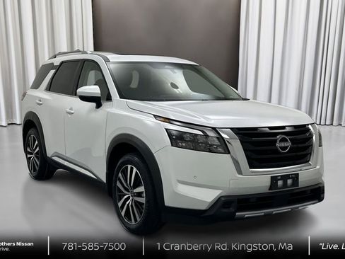 New 2025 Nissan Pathfinder Platinum w/ Cargo Package image 3
