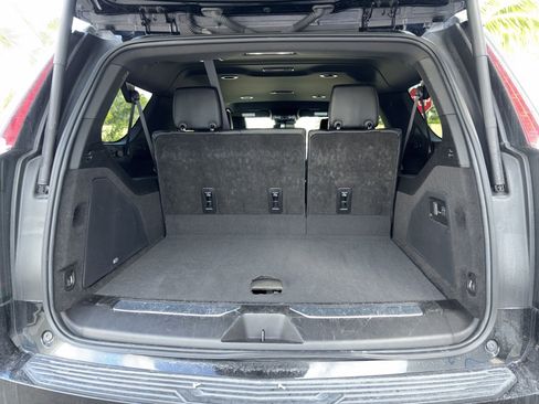 Used 2024 Cadillac Escalade ESV Luxury image 6