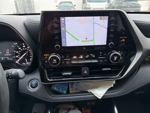 Used 2021 Toyota Highlander Limited image 13