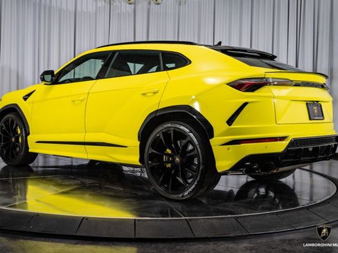 Used 2019 Lamborghini Urus image 10