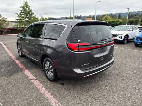 Used 2022 Chrysler Pacifica Limited FWD image 7