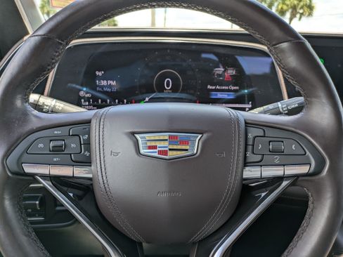 Used 2023 Cadillac Escalade Premium Luxury Platinum w/ LPO, Radiant Package AWD/4WD image 29