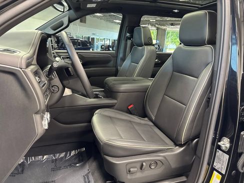 Used 2022 GMC Yukon XL SLT w/ SLT Premium Package AWD/4WD image 10