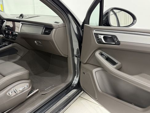 New 2026 Porsche Macan image 22