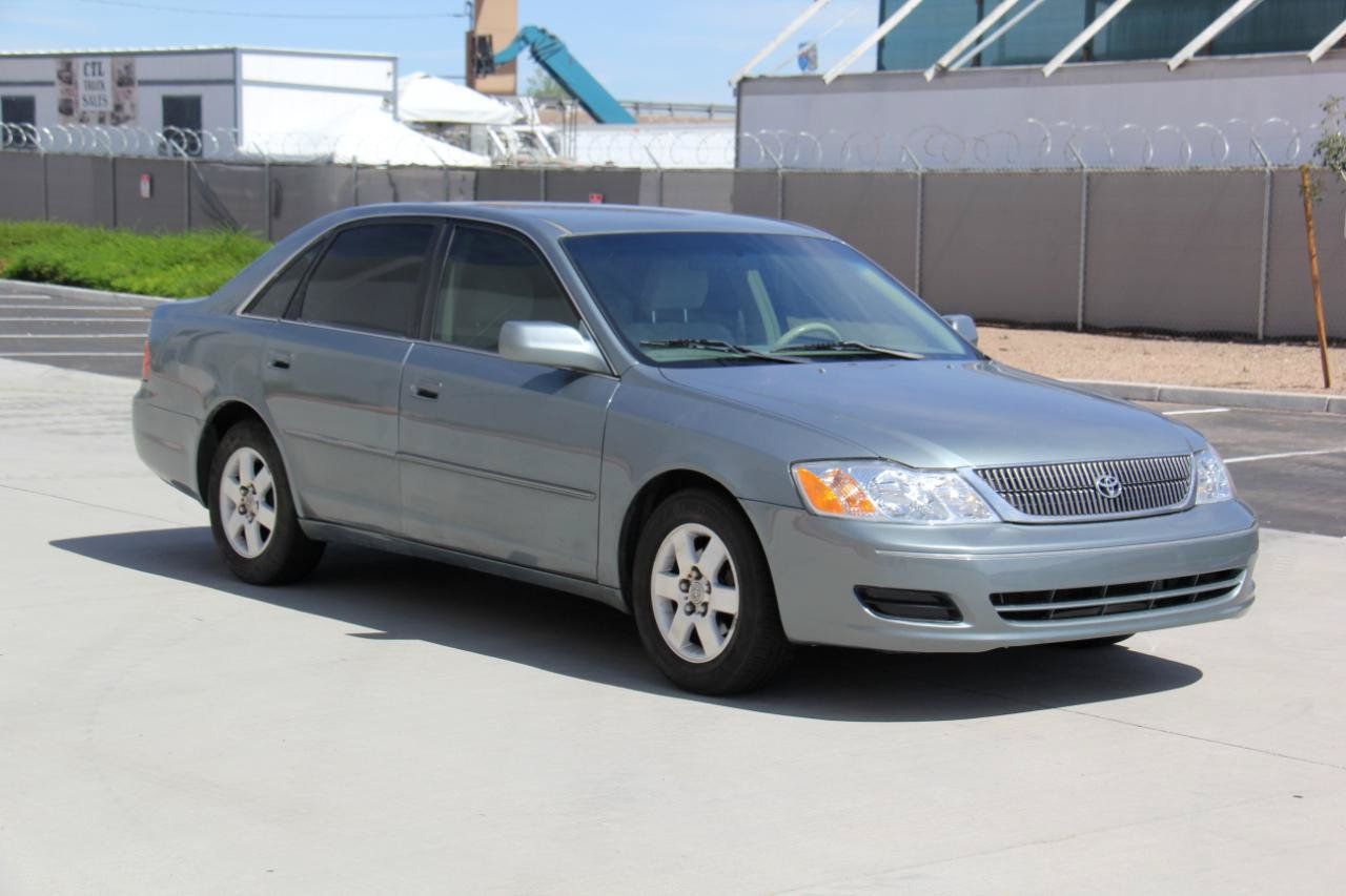 Used 2000 Toyota Avalon XL FWD image 3
