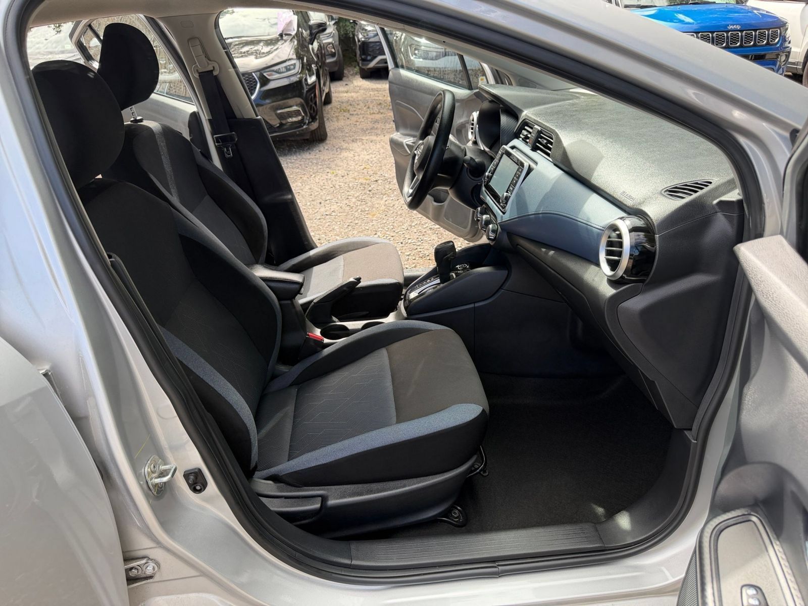 Used 2025 Nissan Versa SV FWD image 34