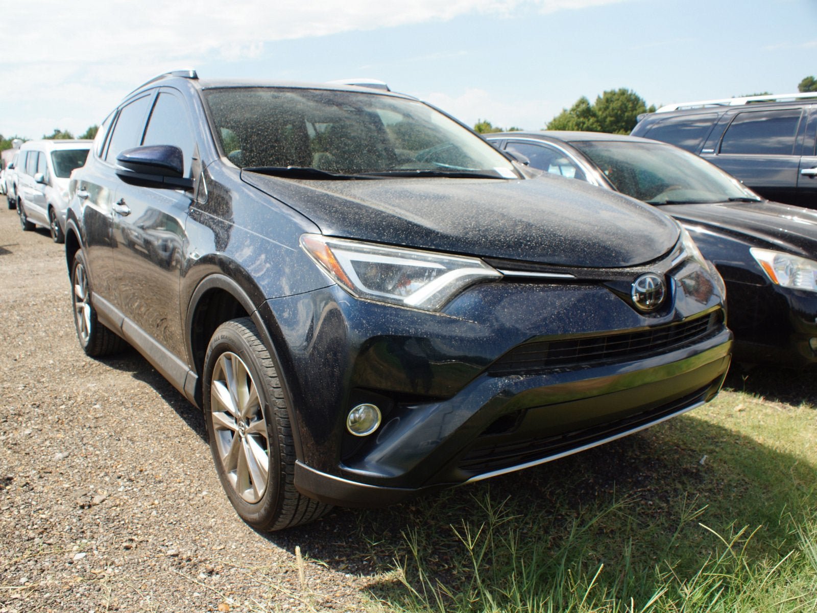 Used 2018 Toyota RAV4 Limited FWD image 3