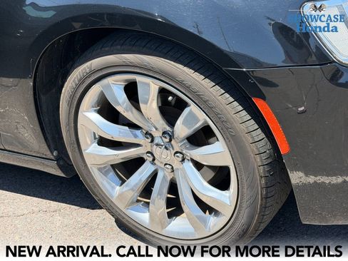 Used 2020 Chrysler 300 Limited RWD image 7