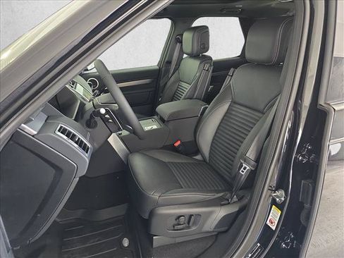 Used 2025 Land Rover Discovery Dynamic SE AWD/4WD image 15