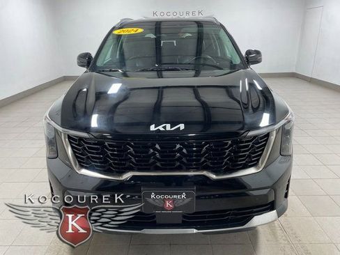 Used 2024 Kia Sorento S image 2
